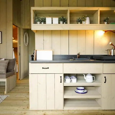 Luxe tent De Limes Hoeve Safaritent *