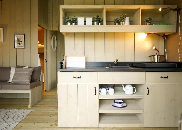 Luxury tent De Limes Hoeve Safaritent A1 *